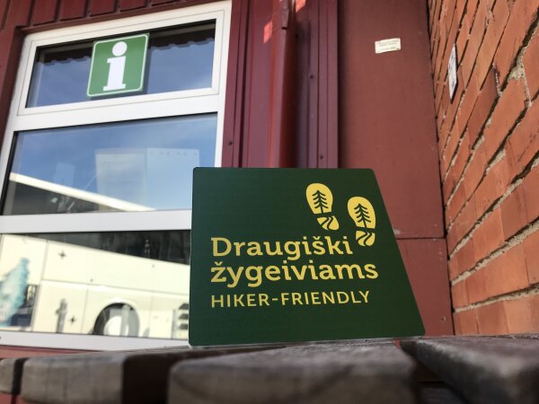 Nidos ir Juodkrantės turizmo informacijos centrams – „Draugiški žygeiviams“ ženklas