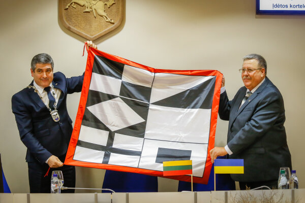 Neringa bendradarbiavimo sutartį pasirašė su Ukrainos Koblevės savivaldybe