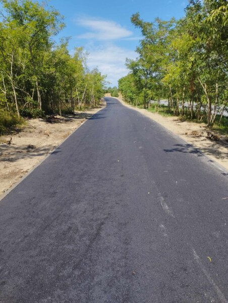 Preilą su pajūriu jungiantį pėsčiųjų ir dviračių taką jau dengia nauja asfalto danga 