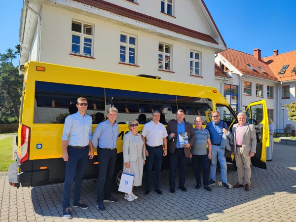 Saugios kelionės – su nauju Neringos gimnazijos autobusiuku