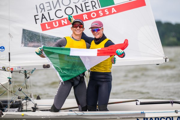 Lietus, azartas ir medaliai: Nidoje baigėsi Europos jaunimo buriavimo čempionatas